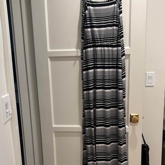 Finesse Black and White Striped Maxi Dress - Picture 4 of 4